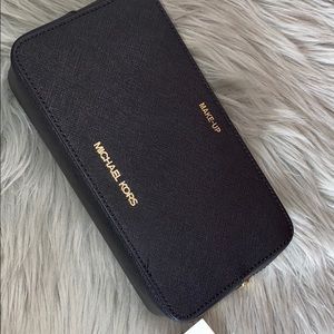 Michael Kors makeup bag🌹